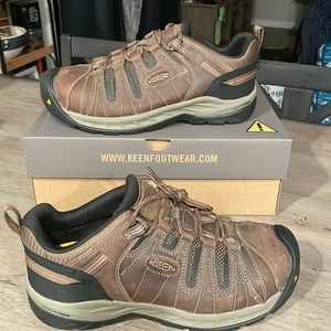NEW Keen work shoe size 11.5.